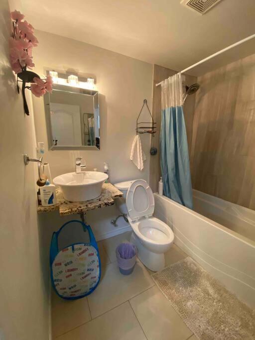 Beautiful Two Bedroom Apartment. Калгари Экстерьер фото